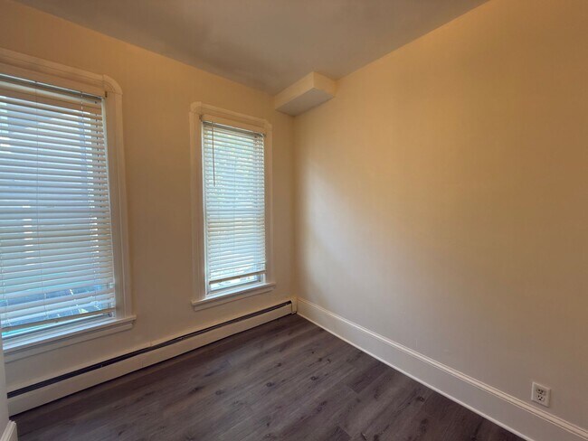 Building Photo - 2121 13th Ave S