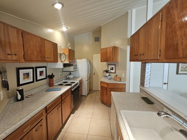 Building Photo - 37800 Da Vall Dr