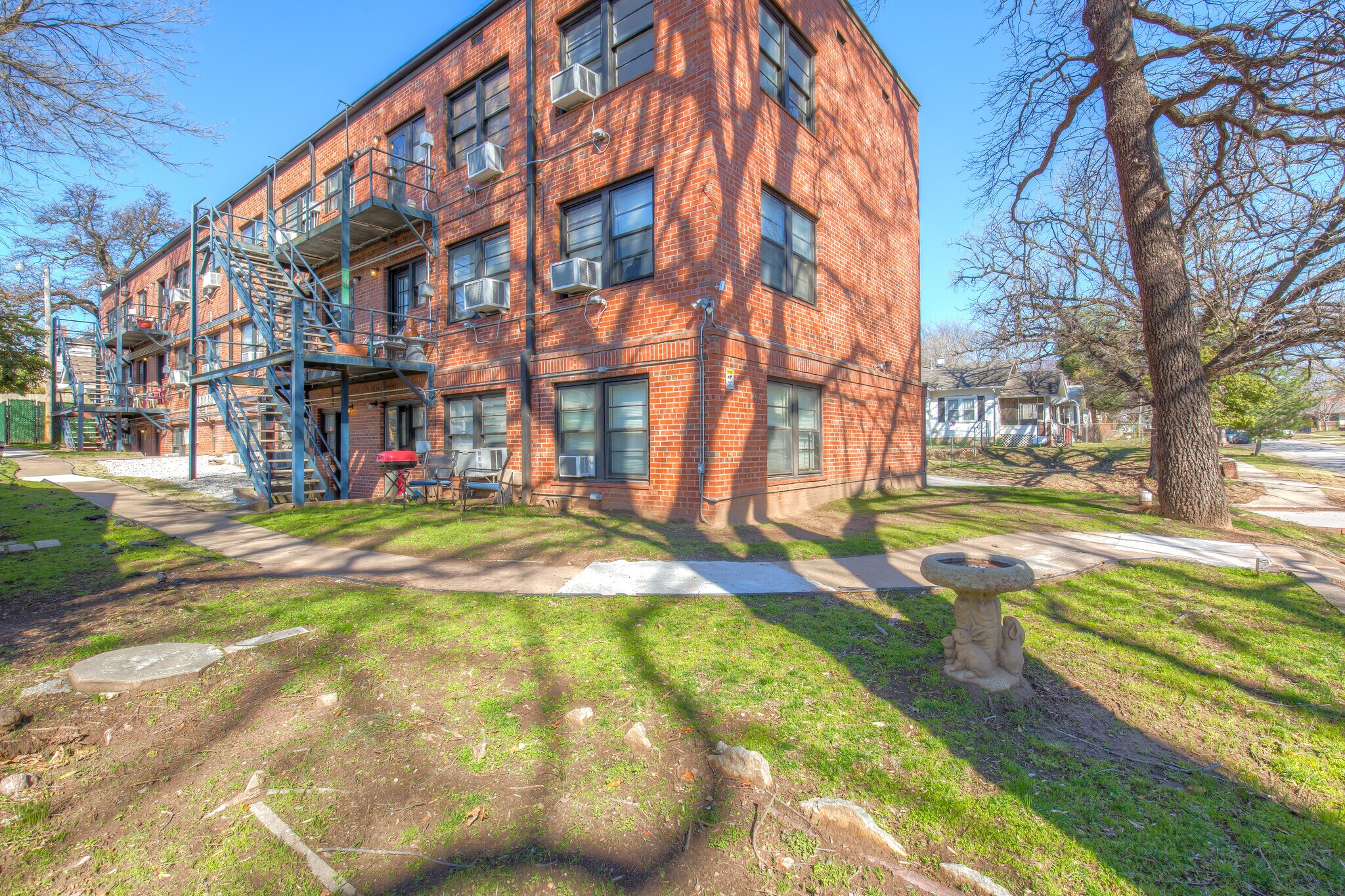 Building Photo - 1524 E 17th St