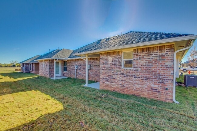 Building Photo - 5605 Goldfinger Rd