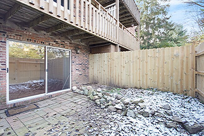 Building Photo - 728 Garland Cir