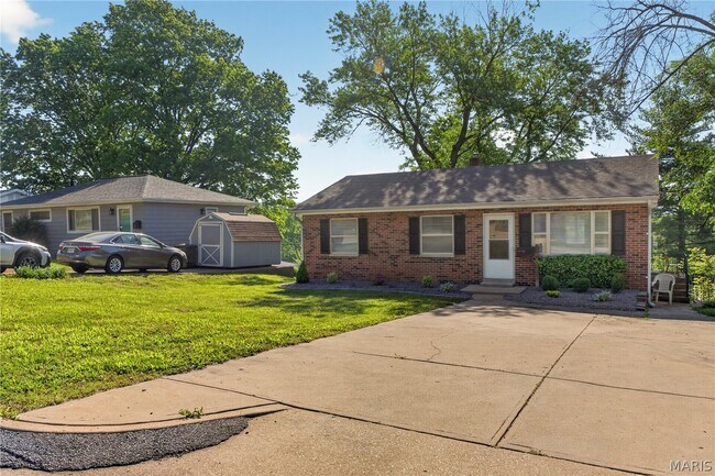 Building Photo - 21 Fern Ridge Ave