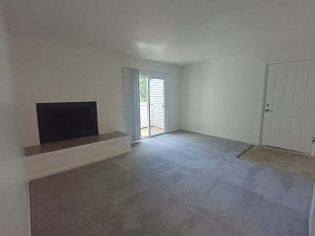 Building Photo - 600 Reusens Rd