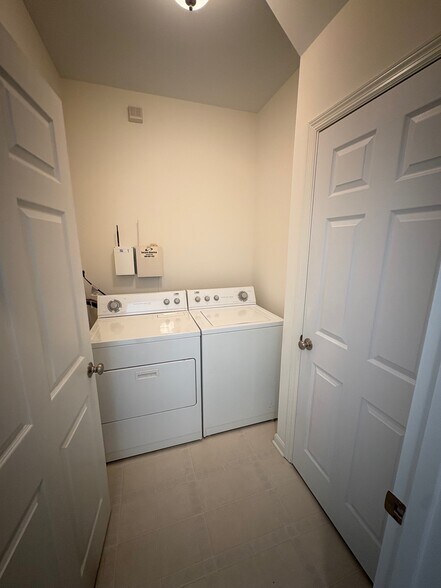 In-unit washer and dryer - 4127 Ballard Ave
