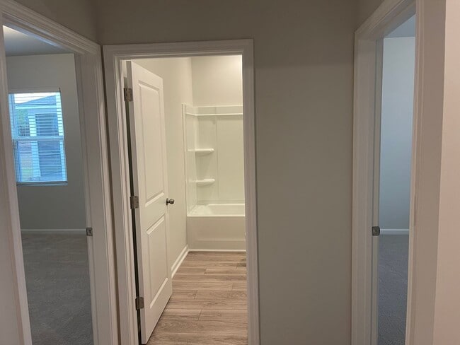 Building Photo - 4 bed 2 bath home in Heartwood!