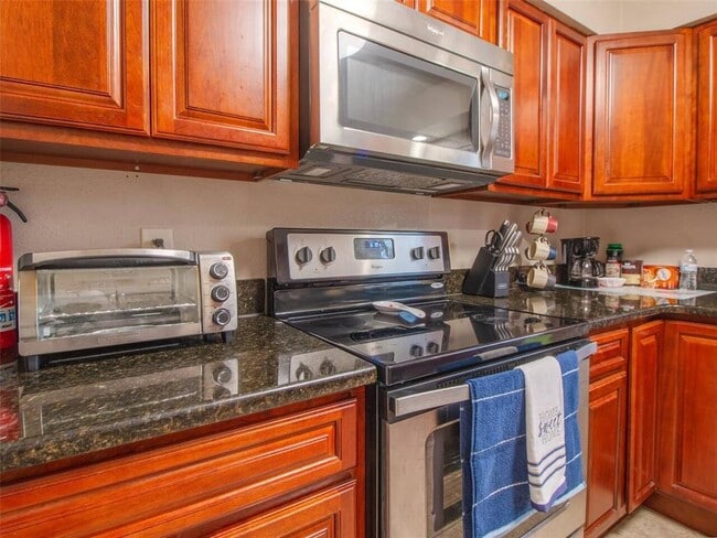 Building Photo - 1245 Catalpa Ln