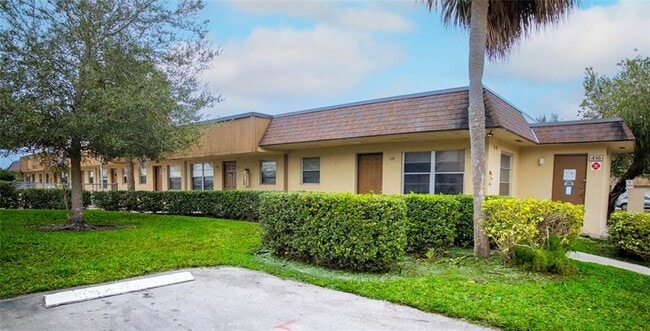 Primary Photo - 416 Lakeside Dr