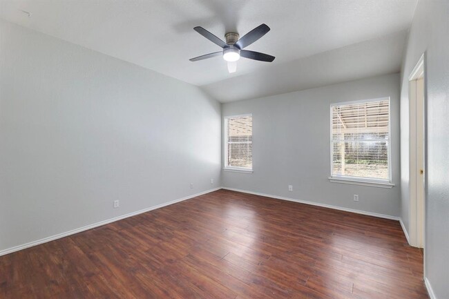 Building Photo - 9505 Woodvale Dr