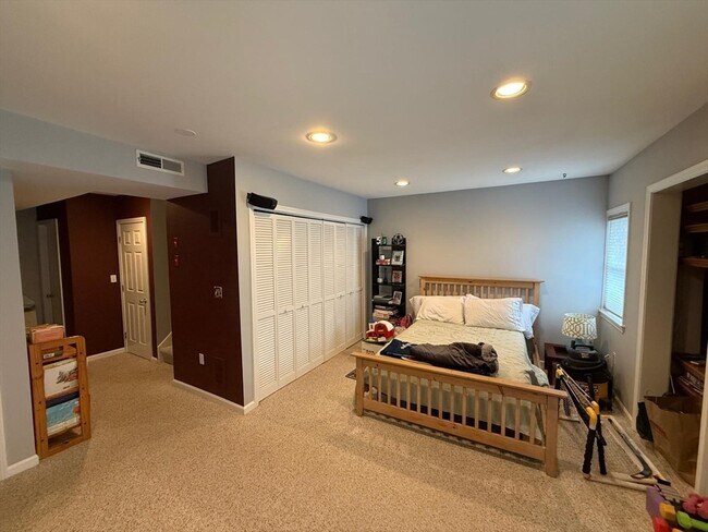 Building Photo - 184 Bishops Forest Dr