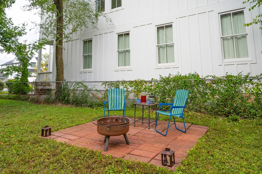 patio - 1000b Grandview Dr