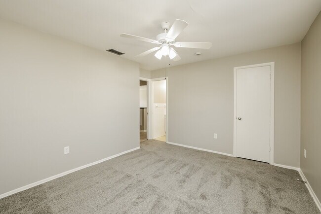 Building Photo - 8910 Cypress Lake Dr