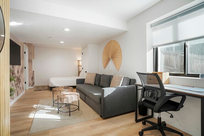 Building Photo - Robb Way