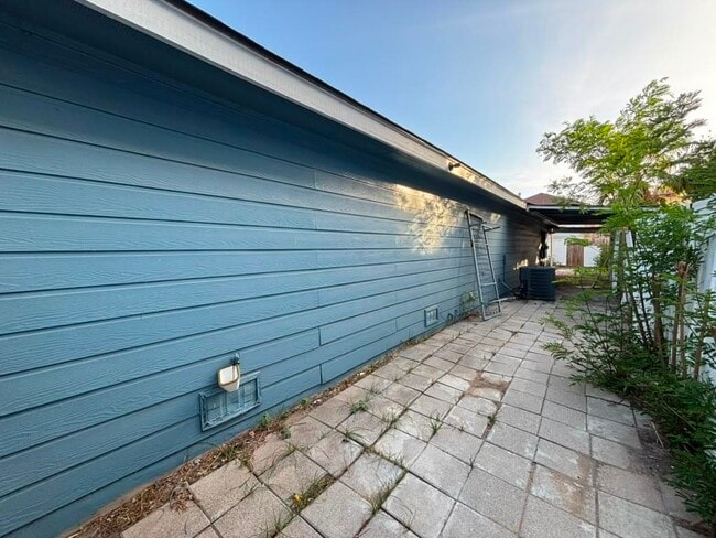 Building Photo - 17414 College Port Dr