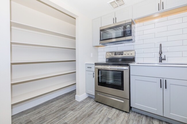 A1 Renovated - 1 Bed 1 Bath - Rise Encore