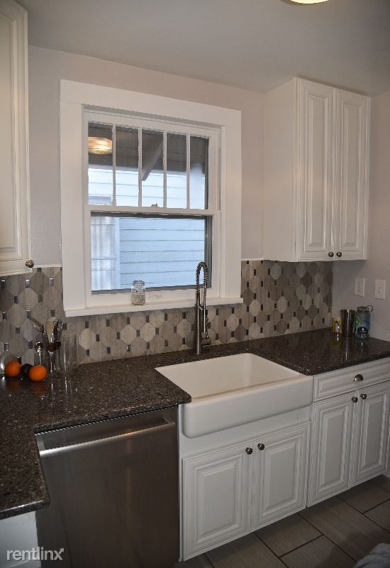 Building Photo - 1 br, 1 bath Apartment - 1203 West Oak Street