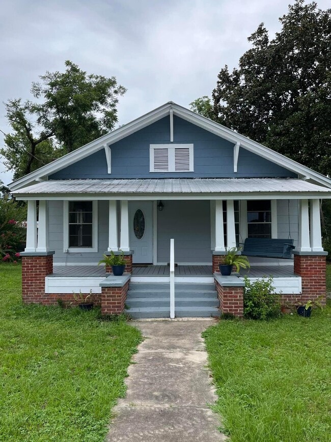 Primary Photo - 145 Live Oak Ave W