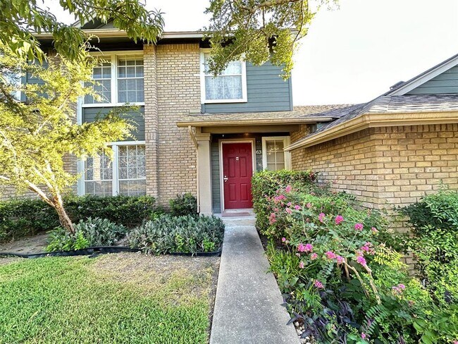 Primary Photo - 1015 E Yager Ln