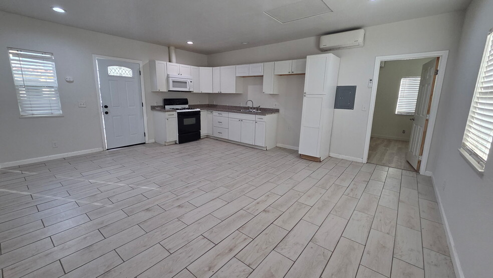 Building Photo - 44655 Fig Ave