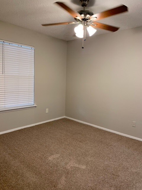 Building Photo - 800 W Cartwright Rd