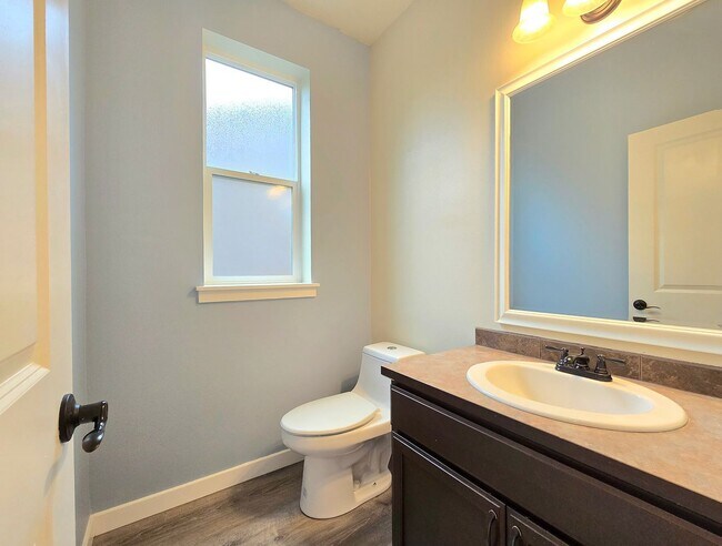 Building Photo - 4 Bedroom Home in Lake Stevens Now Available!