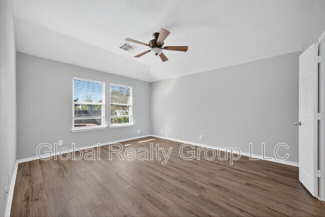 Building Photo - 113 Bronco Bend