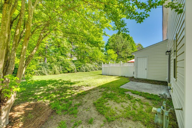 Building Photo - Beautiful 2 Bed 2.5 bath townhome in Benni...