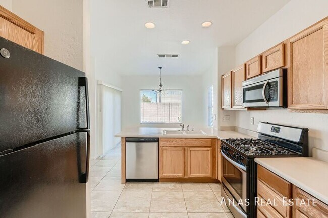 Building Photo - 2692 Niddrie Ave