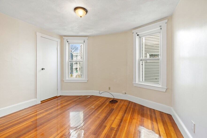 Building Photo - 60 Percival St