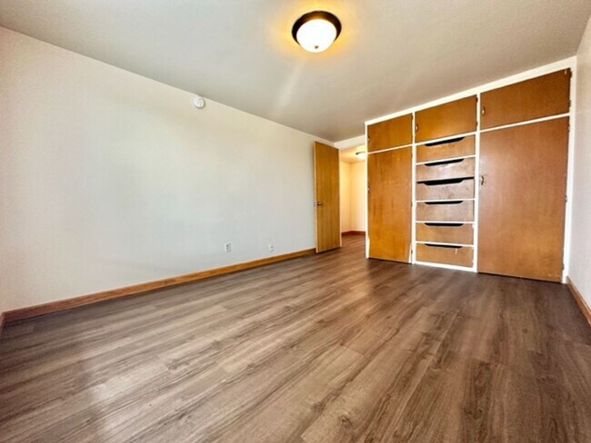 Building Photo - 503 S Main St