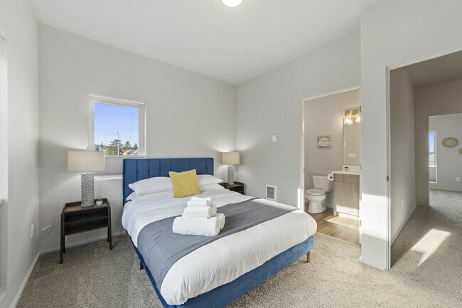 Building Photo - 906 21st St