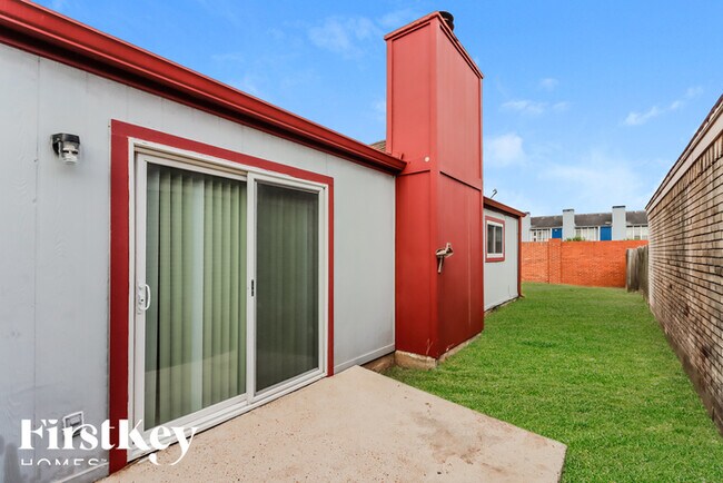 Building Photo - 11415 Pepperdine Ln