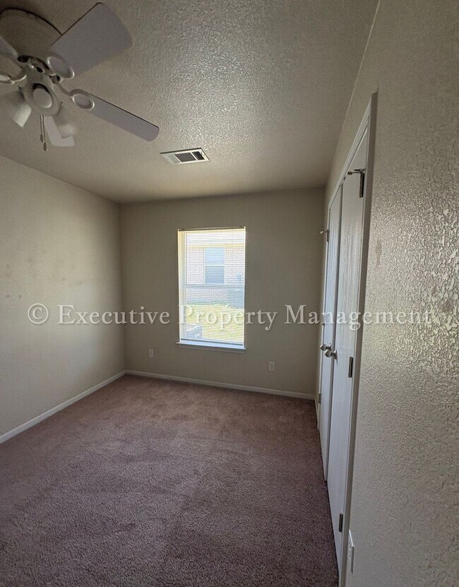 Building Photo - 208 Janelle Dr