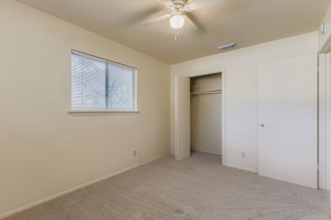 Building Photo - 1740 Rutland Dr