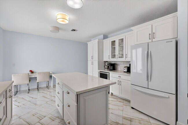 Building Photo - 2114 Chagall Cir