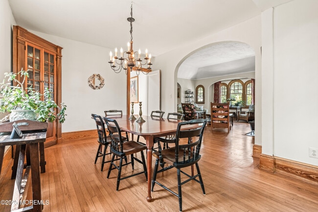 Building Photo - 400 Grassmere Avenue