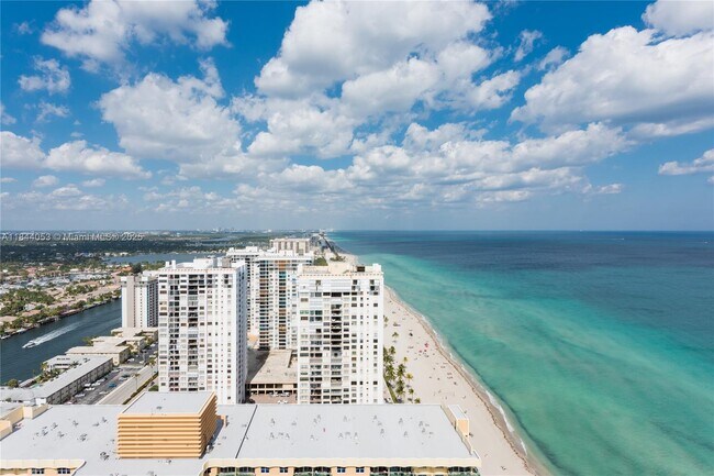 Building Photo - 2711 S Ocean Dr