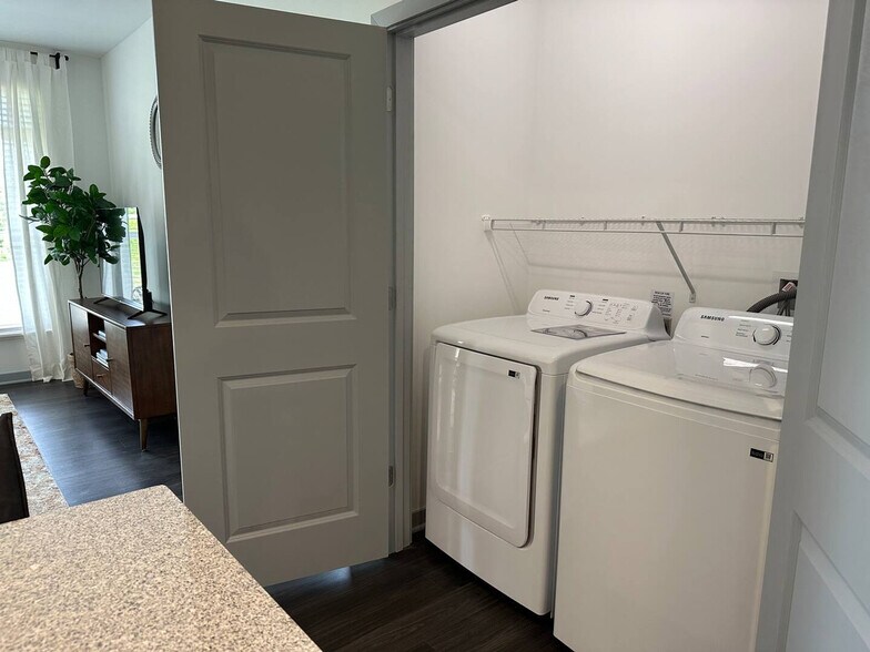 Building Photo - 5102 Aldersgate Dr