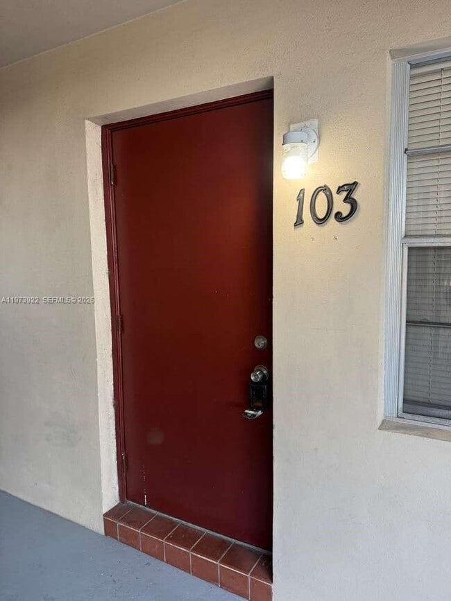 Building Photo - 606 S C St