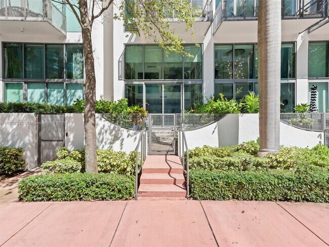 Building Photo - 6000 Collins Ave