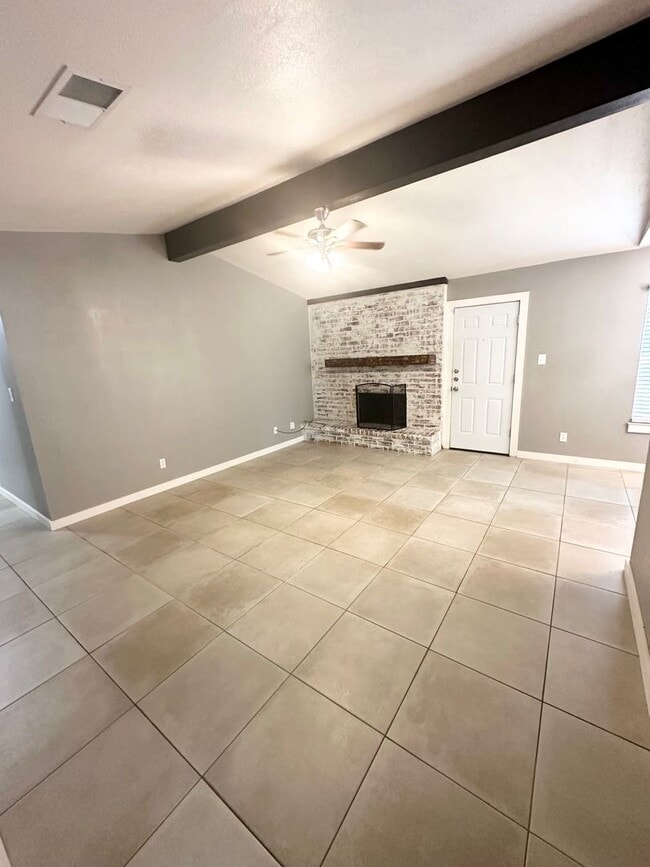 Building Photo - Fully Remodeled 3 Bedroom House For Rent!