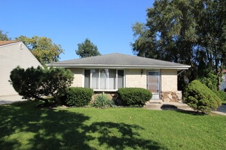 Building Photo - 651 N Kenilworth Ave
