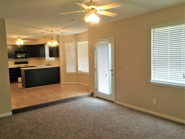 Building Photo - 8428 Stratford Ct