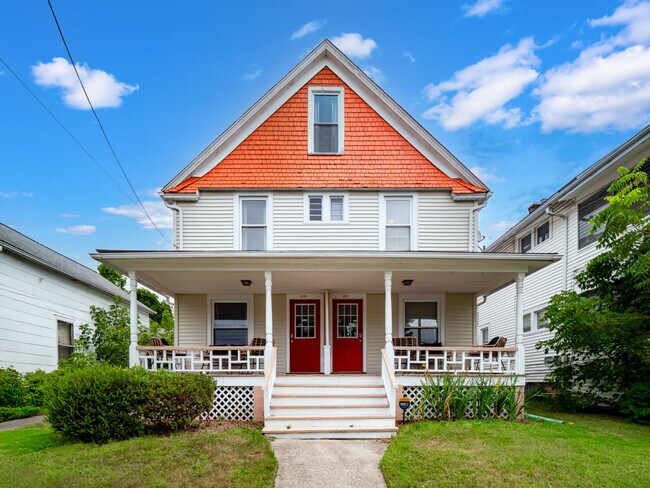 Building Photo - 679 Washington St