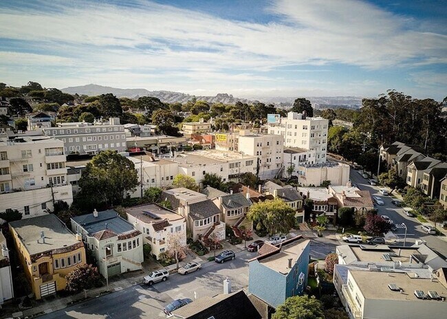 Building Photo - 365 Wawona St