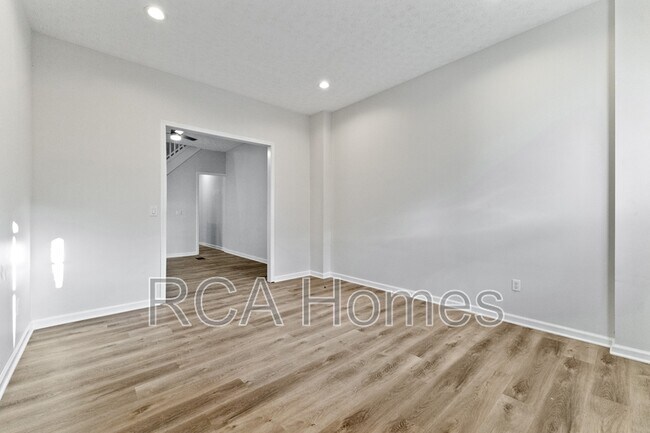 Building Photo - 23 N Gray St