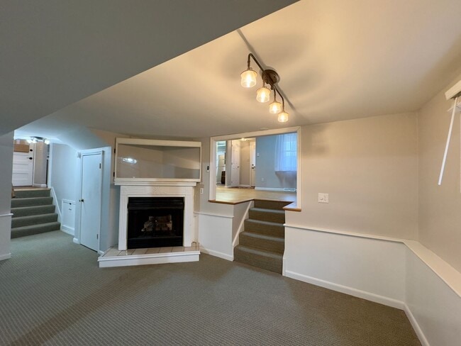 Building Photo - Charming Split-Level Interior 3 Bedroom/2 Bathroom Detached Home in Lutherville Timonium, MD!