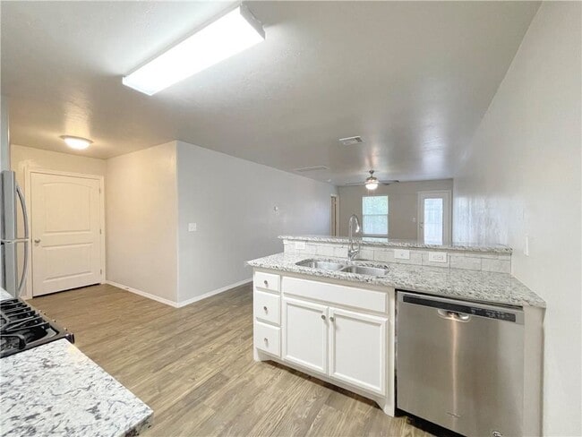 Building Photo - 2117 Buena Vida Ln