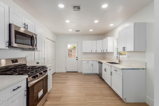 Building Photo - 1743 W Verde Ln