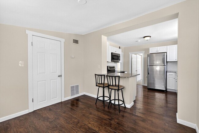 Building Photo - Move-In Ready 2BR home – fully renovated, updated roof & HVAC, *OPEN HOUSE 4/4/26 1PM-2PM *