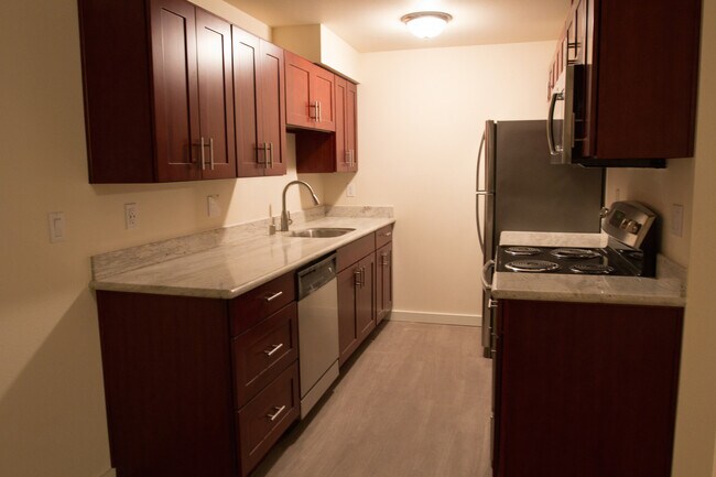 Interior Photo - 2501 Thorndyke Ave W